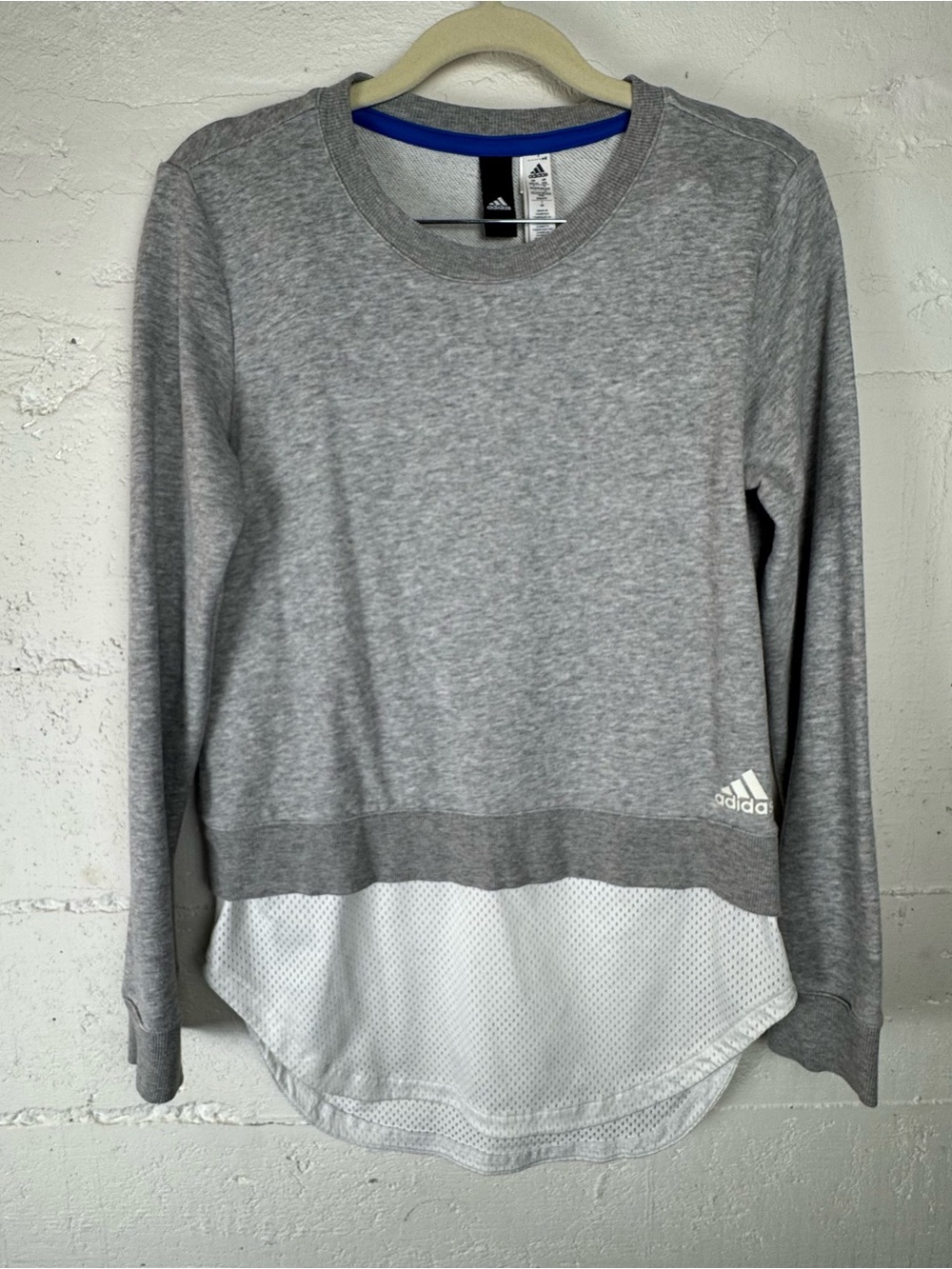 Adidas Athletics Dual Layer Sweatshirt Women’s Jersey Hem Heather Grey Size XS‎